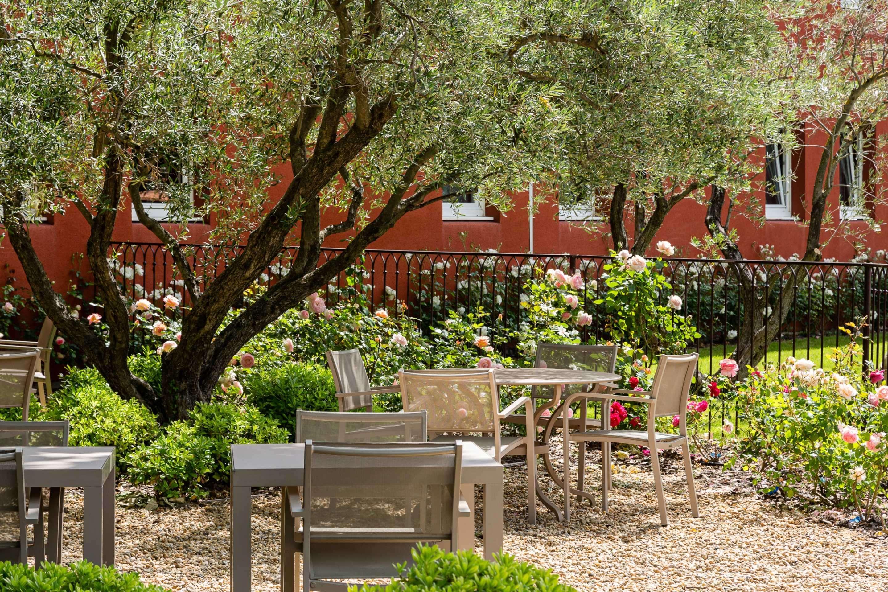 Best Western Plus Le Lavarin Avignon Exterior photo