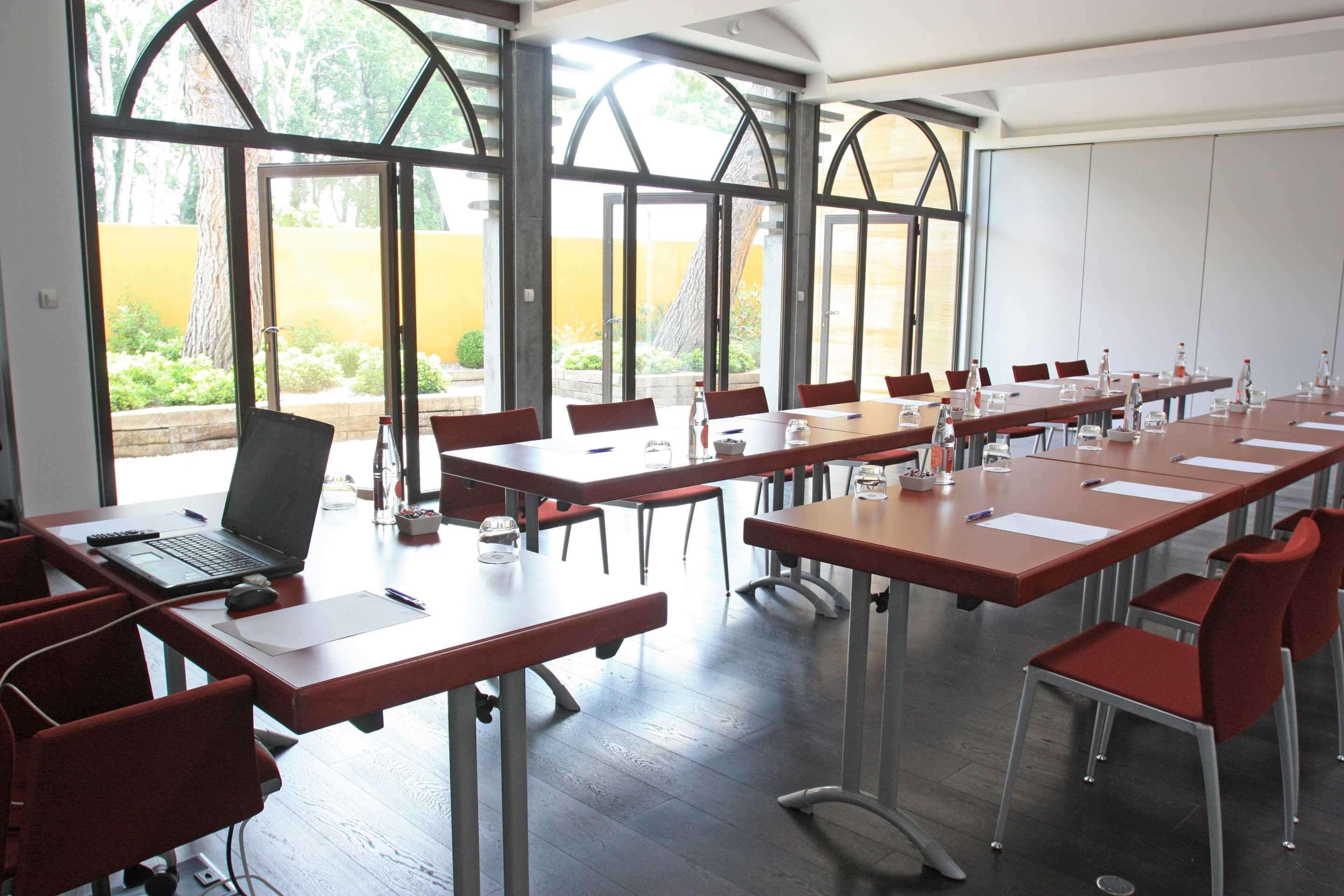 Best Western Plus Le Lavarin Avignon Exterior photo