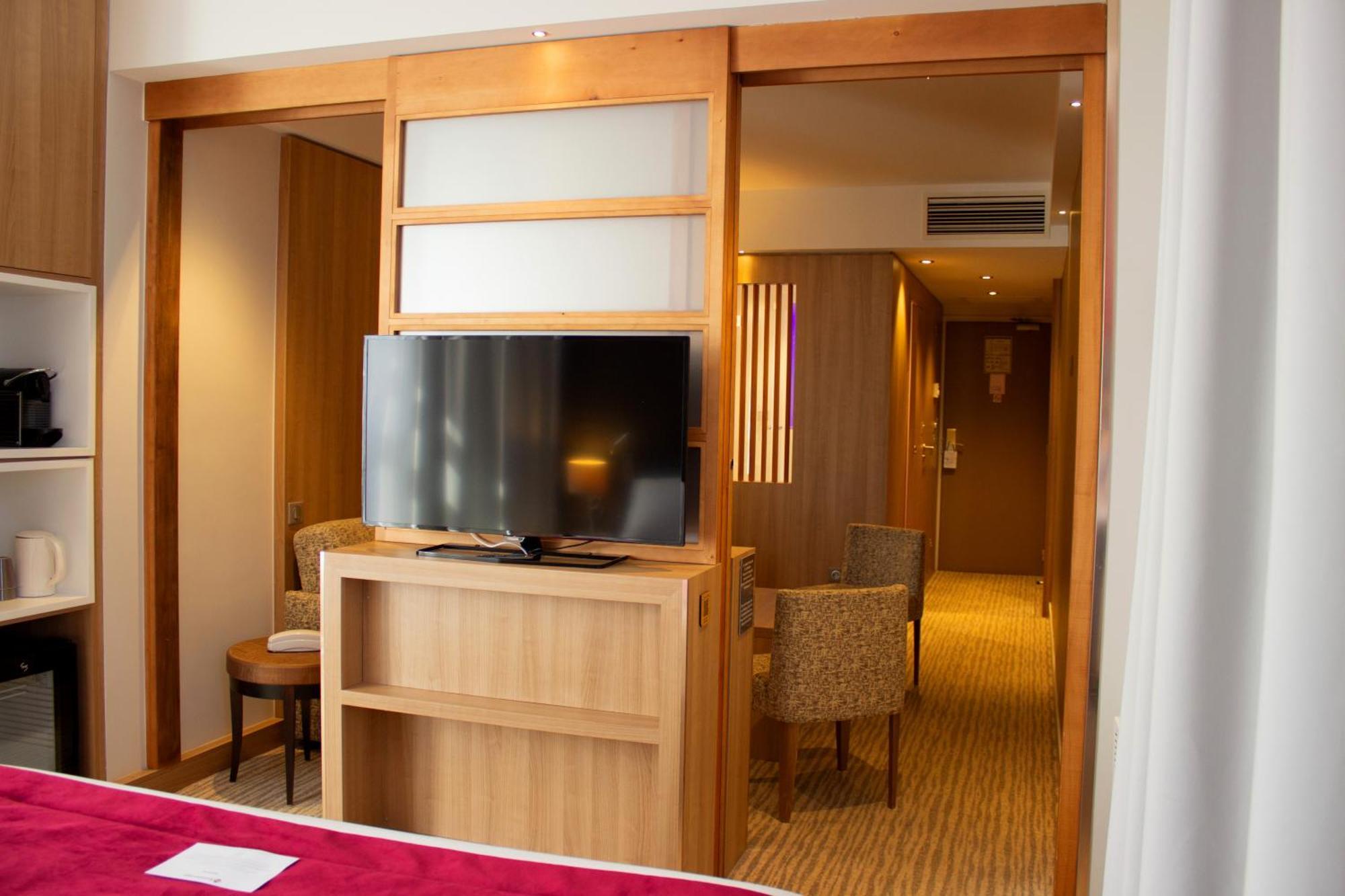 Best Western Plus Le Lavarin Avignon Exterior photo